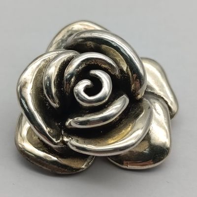 Vintage Sterling silver flower pendant weighs 6.7g