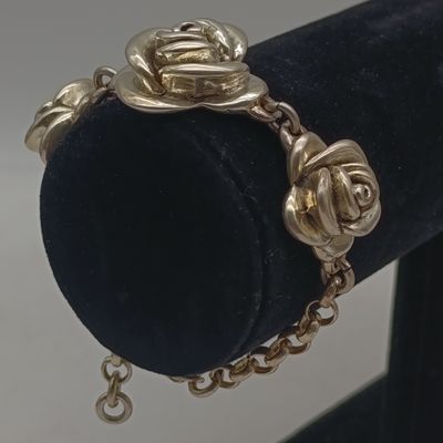 Beautiful sterling silver flower bracelet - weighs 17.9g