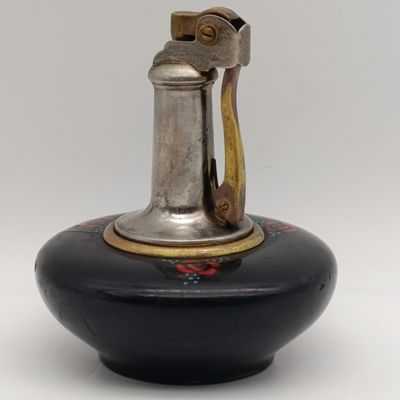 Vintage table lighter - read some TLC