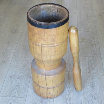 Antique African wooden mielie stamper