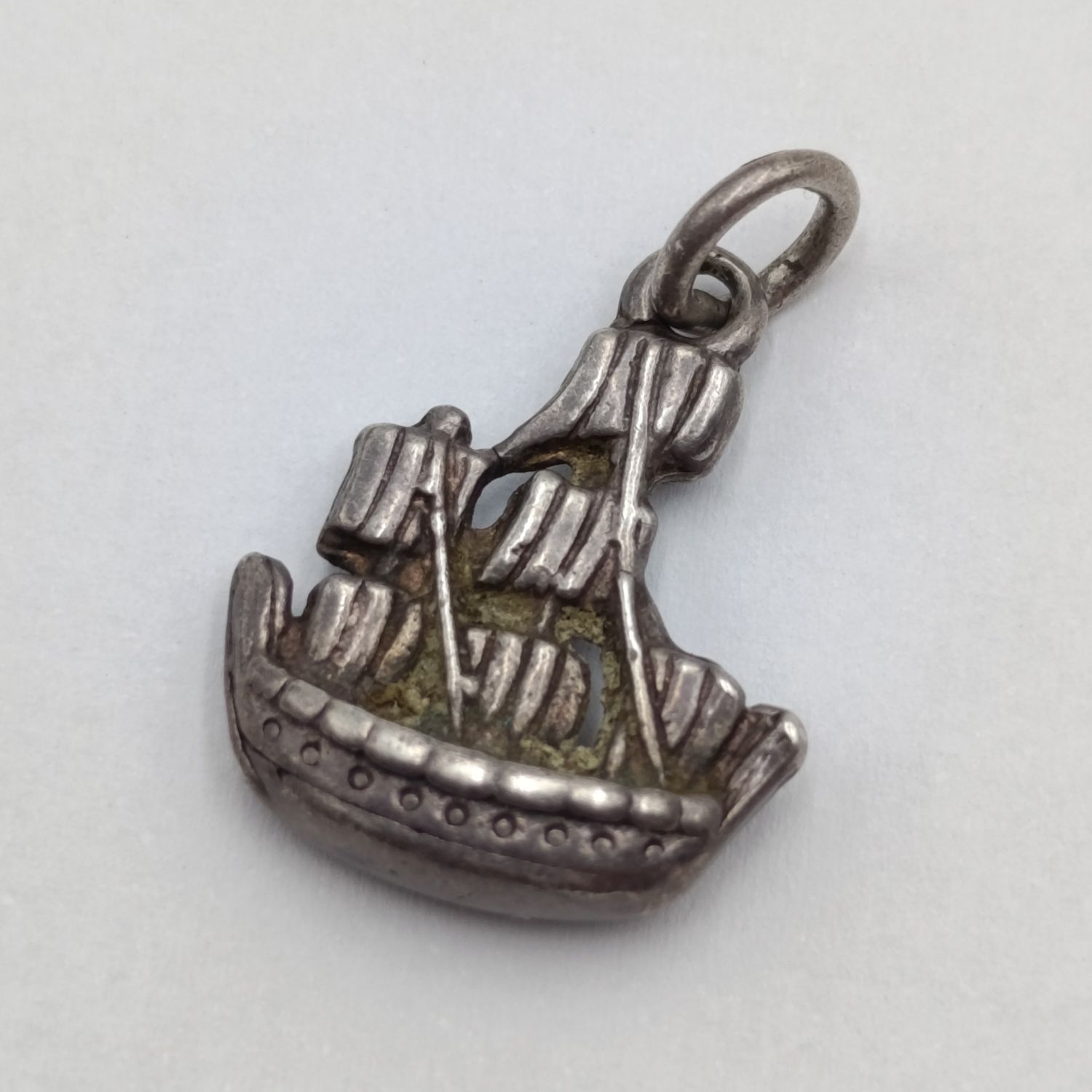 Vintage Sterling silver ships charm pendant - weighs 3,0grams