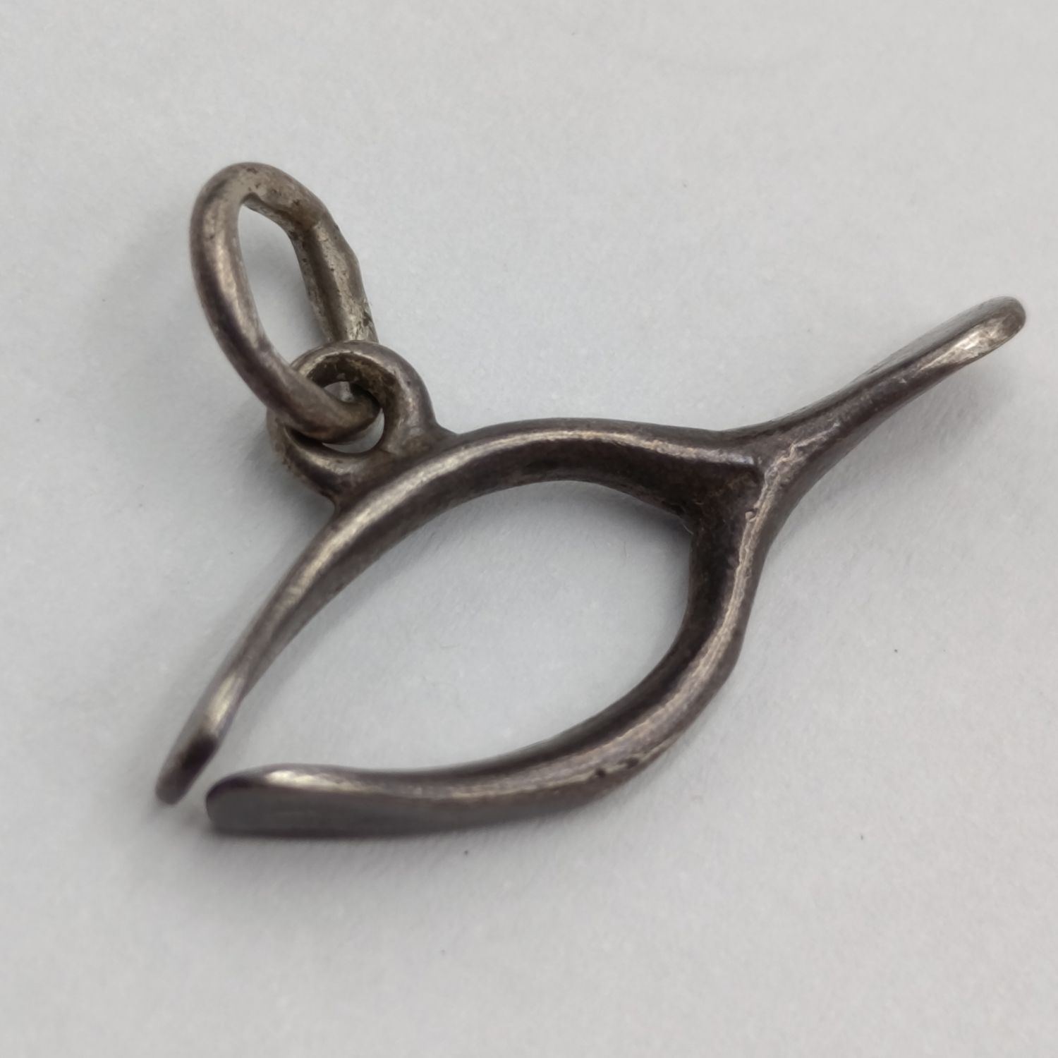 Vintage sterling silver wishbone charm pendant - weighs 1,5g