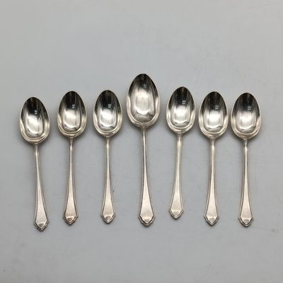 Set of 6 Antiques Mappin and Webb silver plated spoons plus larger serving spoon