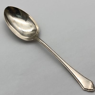 Set of 6 Antiques Mappin and Webb silver plated spoons plus larger serving spoon