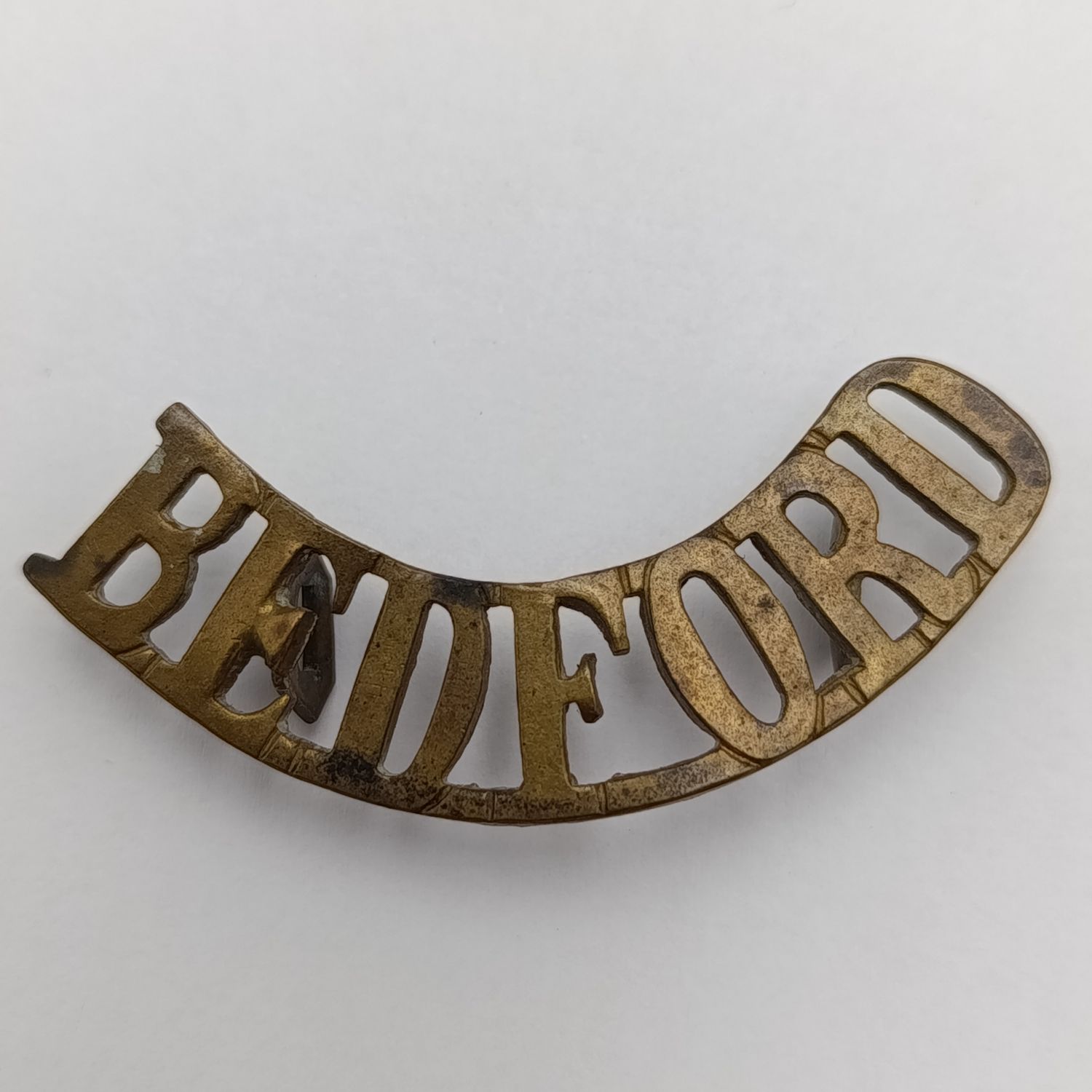 British Bedfordshire regiment shoulder title