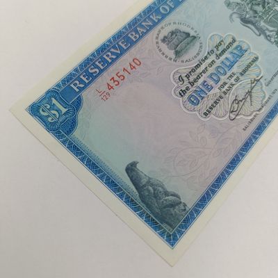 Pair of Rhodesia one dollar 1979 Salisbury notes uncirculated with consecutive numbers Bird watermark