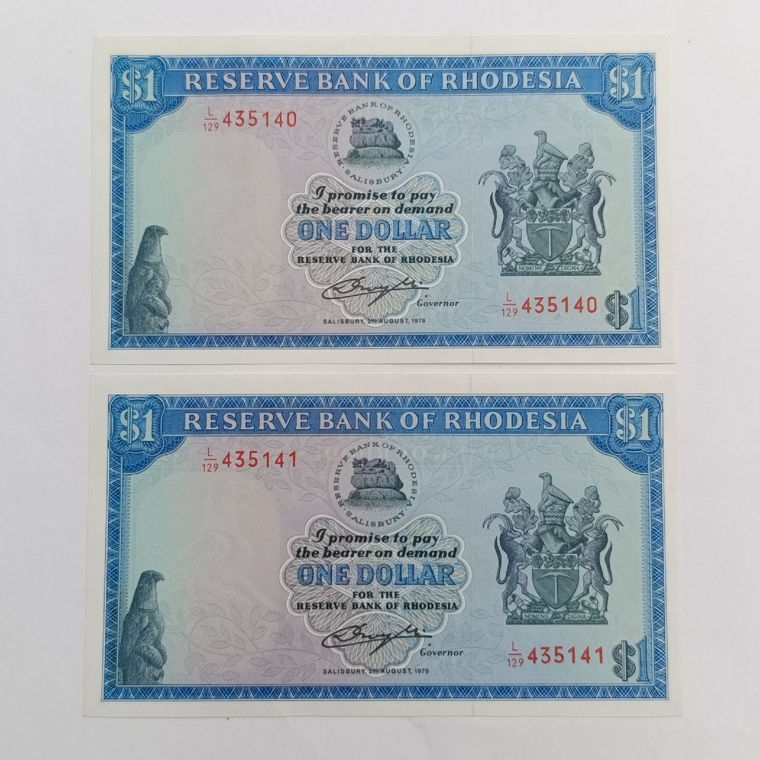 Pair of Rhodesia one dollar 1979 Salisbury notes uncirculated with consecutive numbers Bird watermark