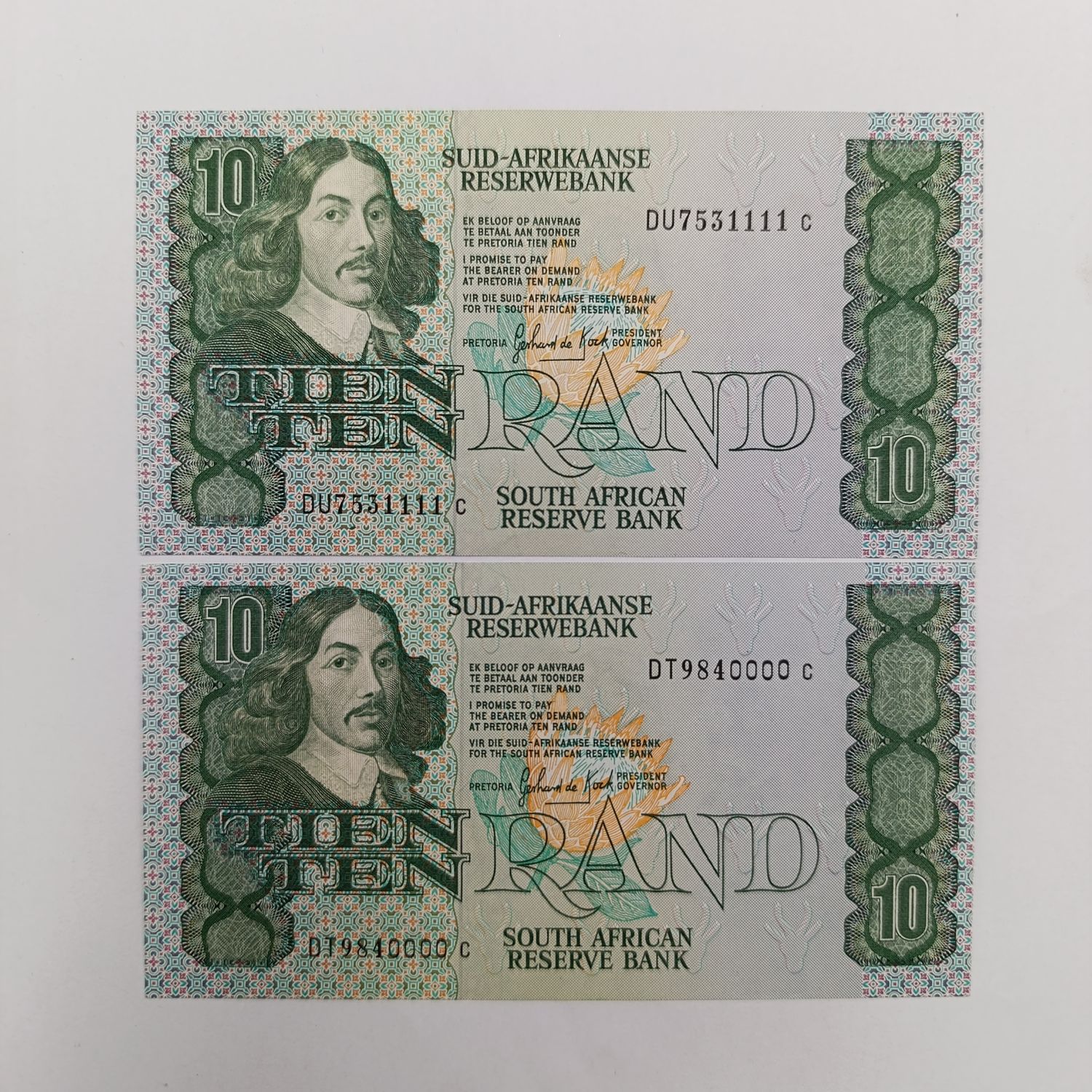 South Africa GPC de Kock Pair of uncirculated 3rd issue R10 banknotes with nice numbers