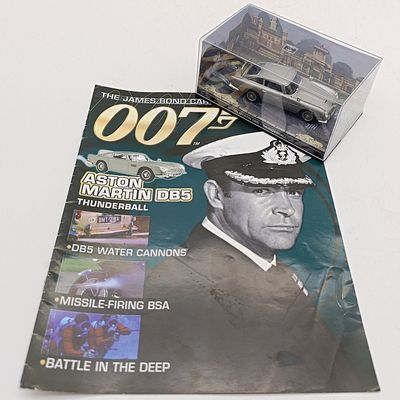 James Bond 007 Aston Martin DB5 model car - Thunderball - case cracked