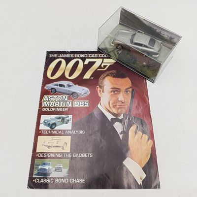 James Bond 007 Aston Martin DB5 model car with booklet - Goldfinger