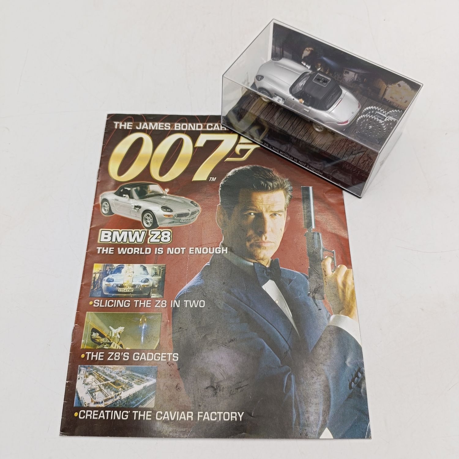 James Bond 007 BMW Z8 model car with booklet - The world is not enough