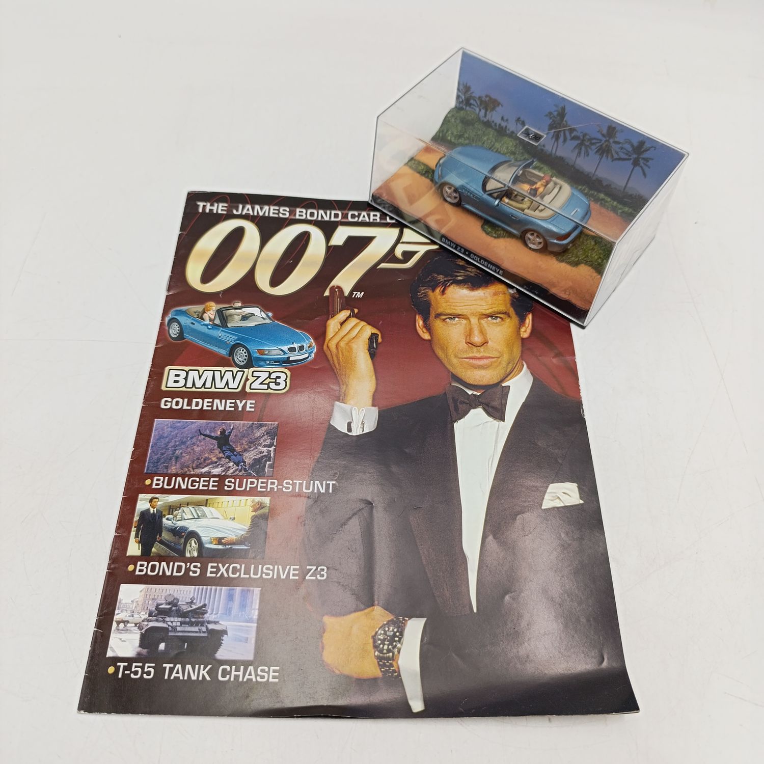 James Bond 007 BMW Z3 model car with booklet - Goldeneye