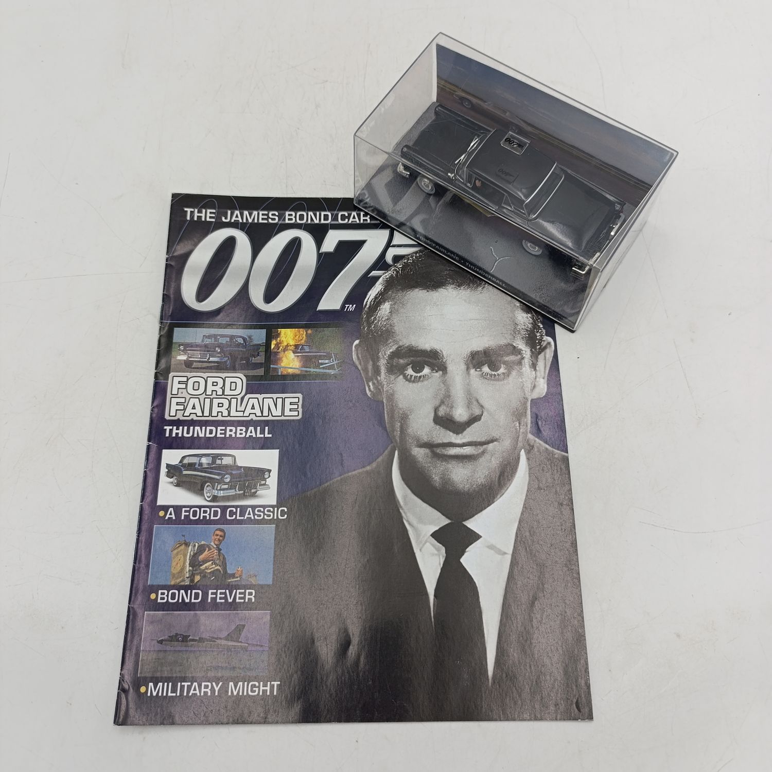 James Bond 007 Ford Fairlane model car with booklet - Thunderball