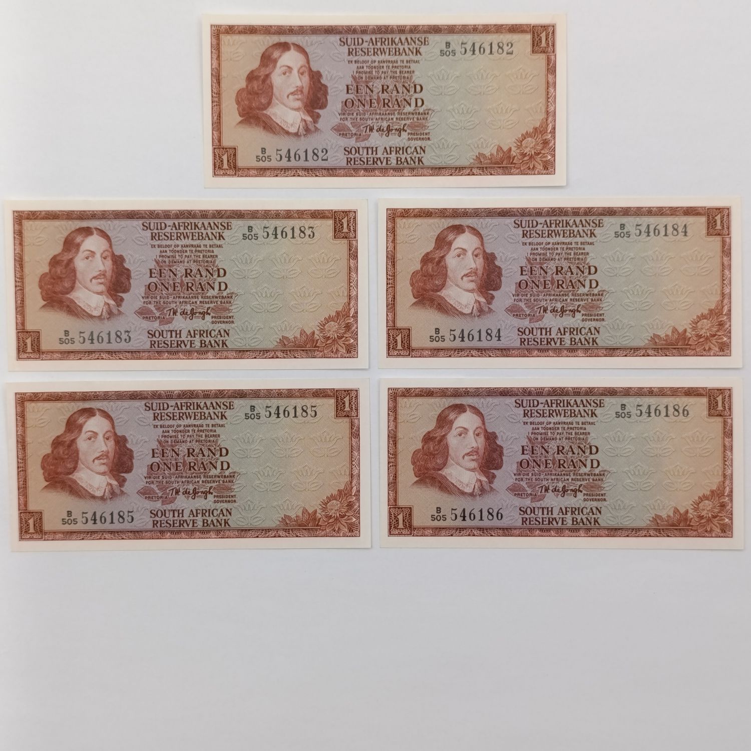 Lot of 5 crisp uncirculated South African TW de Jongh 3rd issue R1 banknotes with consecutive numbers