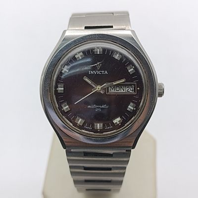 Vintage Invicta Automatic 25 Day/Date mens watch with deep red dial - working - crack in glass