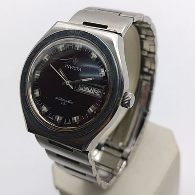 Vintage Invicta Automatic 25 Day/Date mens watch with deep red dial - working - crack in glass