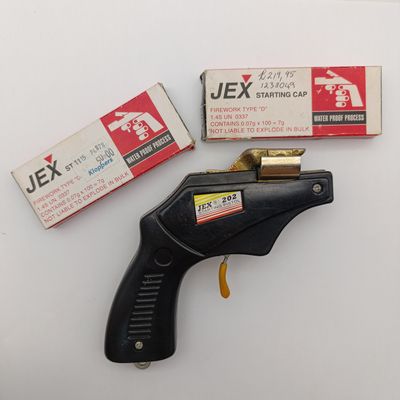 Jex 202 starting pistel with caps