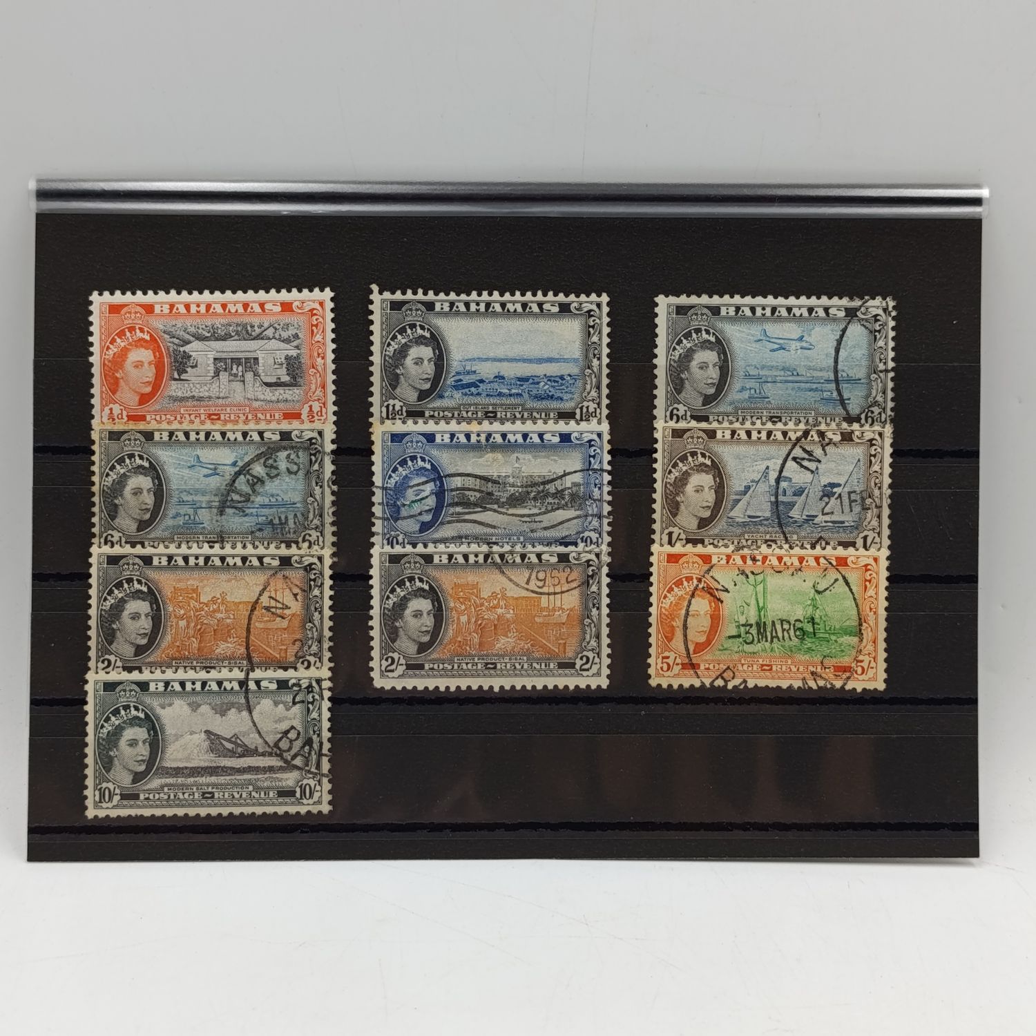 Lot of 10 Bahamas QEZ stamps - including 5 shilling and 10 shilling