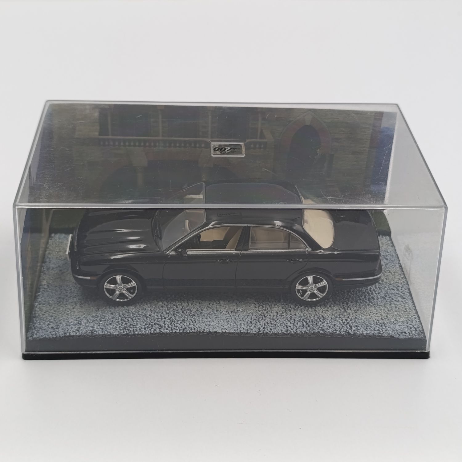 James Bond 007 Jaguar XJ8 model car - Casino Royale