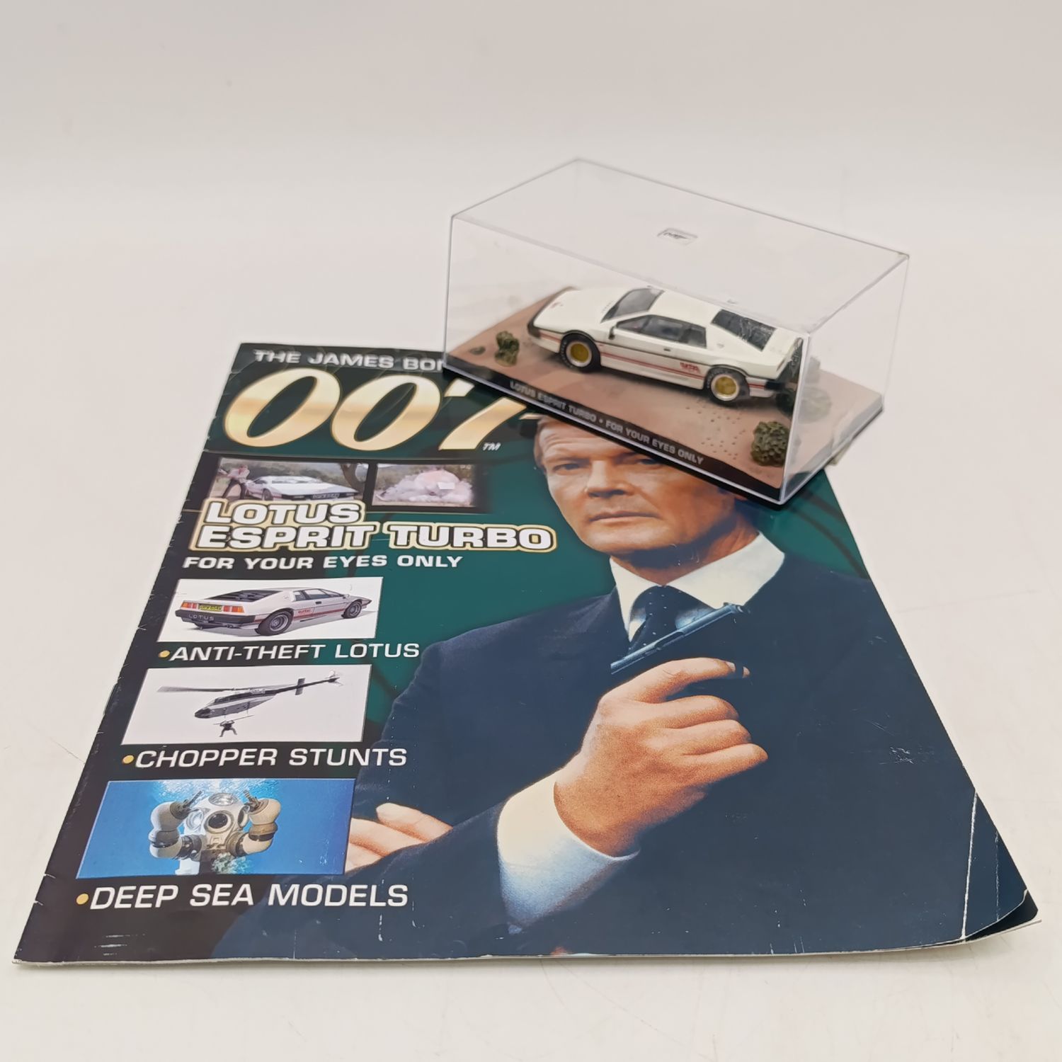 James Bond 007 Lotus Esprit Turbo model car with booklet - For your eyes only