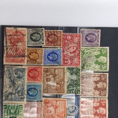 Lot of 32 Great Britain better stamps