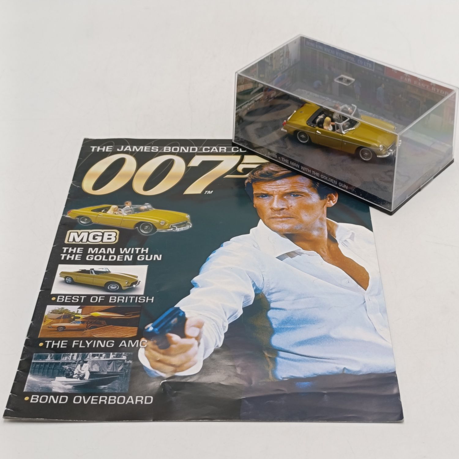 James Bond 007 MGB model car with bookelt - The man with the golden gun