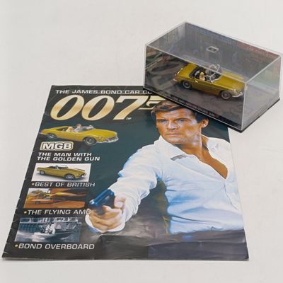 James Bond 007 MGB model car with bookelt - The man with the golden gun