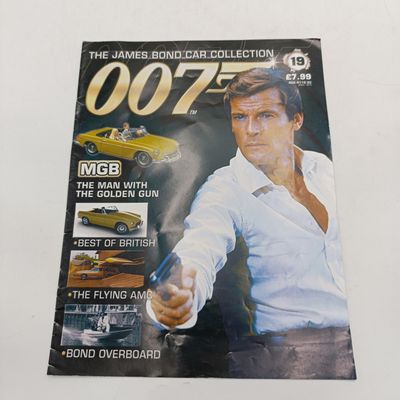 James Bond 007 MGB model car with bookelt - The man with the golden gun
