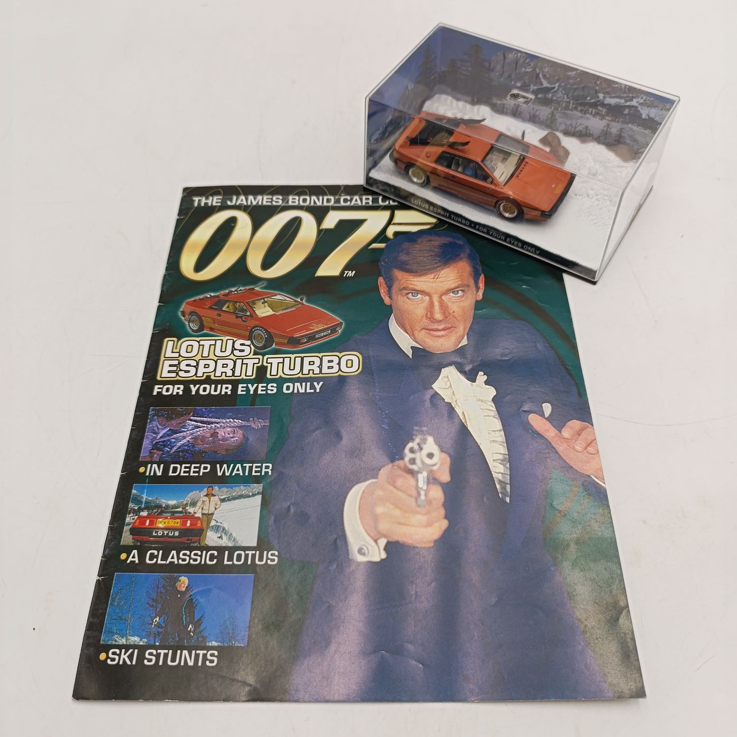 James Bond 007 Lotus Esprit Turbo model car with booklet - For your eyes only
