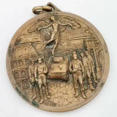 WW2 Liberation of Italy souvenir medallion-Given to troops who took part in the invasion of Rome `44