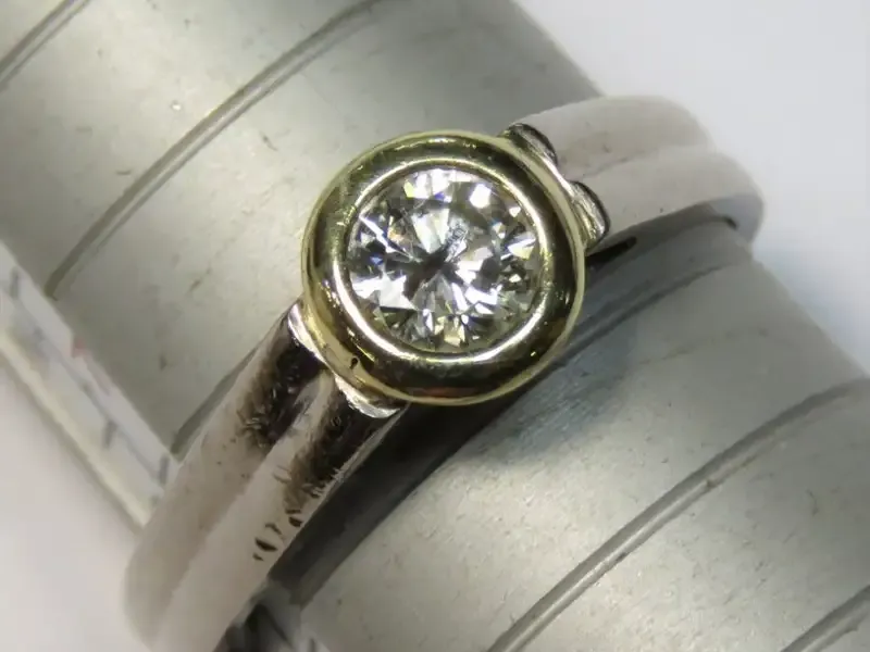 9kt White gold diamond ring with 18kt yellow gold tube setting for diamond - 0.41ct diamond