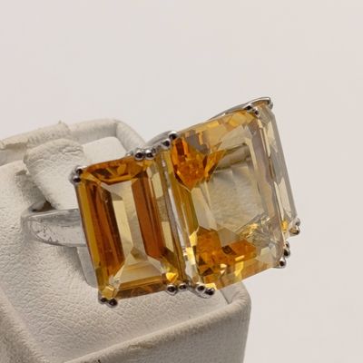 Sterling silver ring with 3 citrines totaling 21.1ct total weight 9.4g
