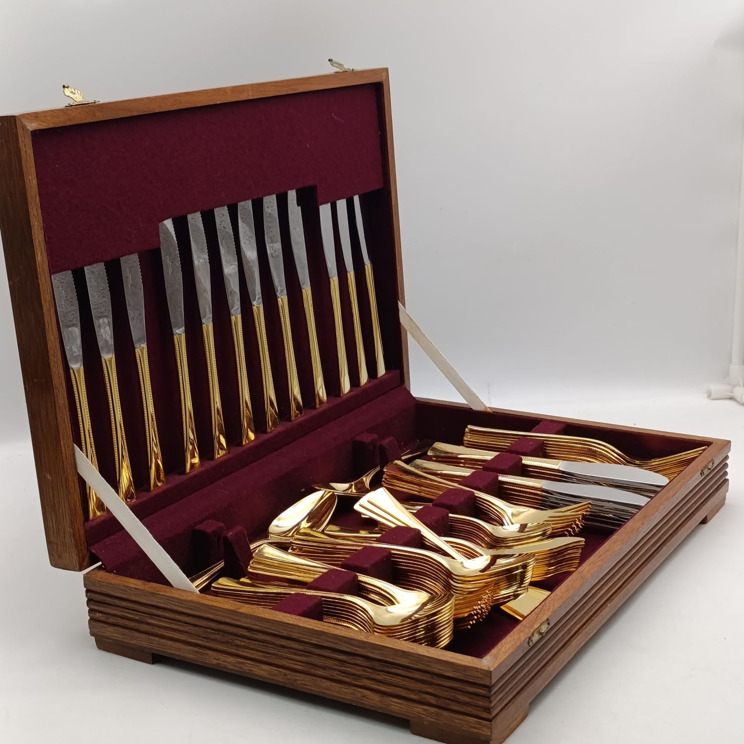 Vintage Goldplated Stainless steel cutlery set in wooden case - 112 pieces