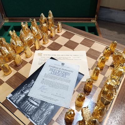 Special Design Isle of Lewis Chess set in wooden case - Made by SA Historical Mint - Limited edition #18 of 1000