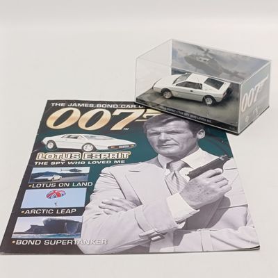 James Bond 007 Lotus Esprit model car with booklet - The spy who loved me - case cracked
