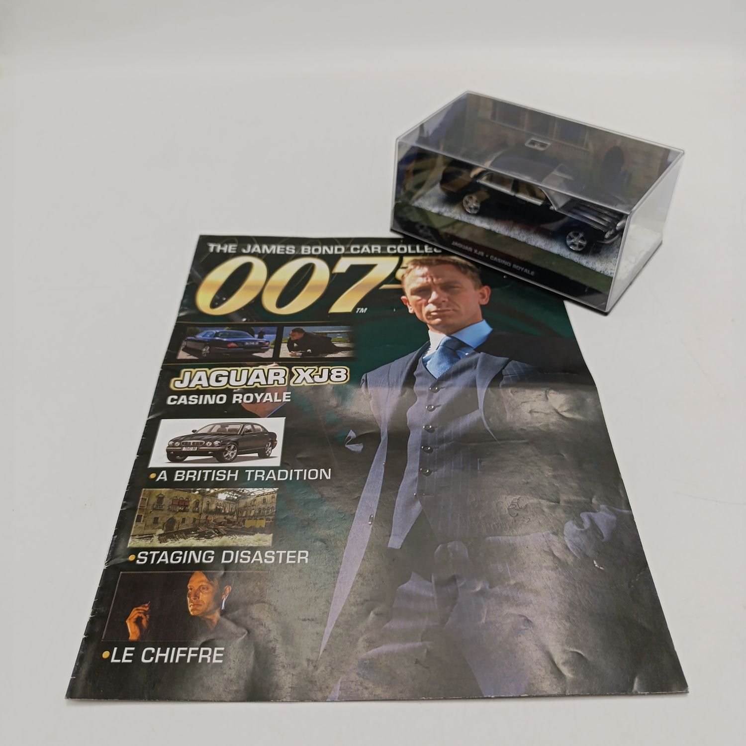 James Bond 007 Jaguar XJ8 model car with booklet - Casino Royale