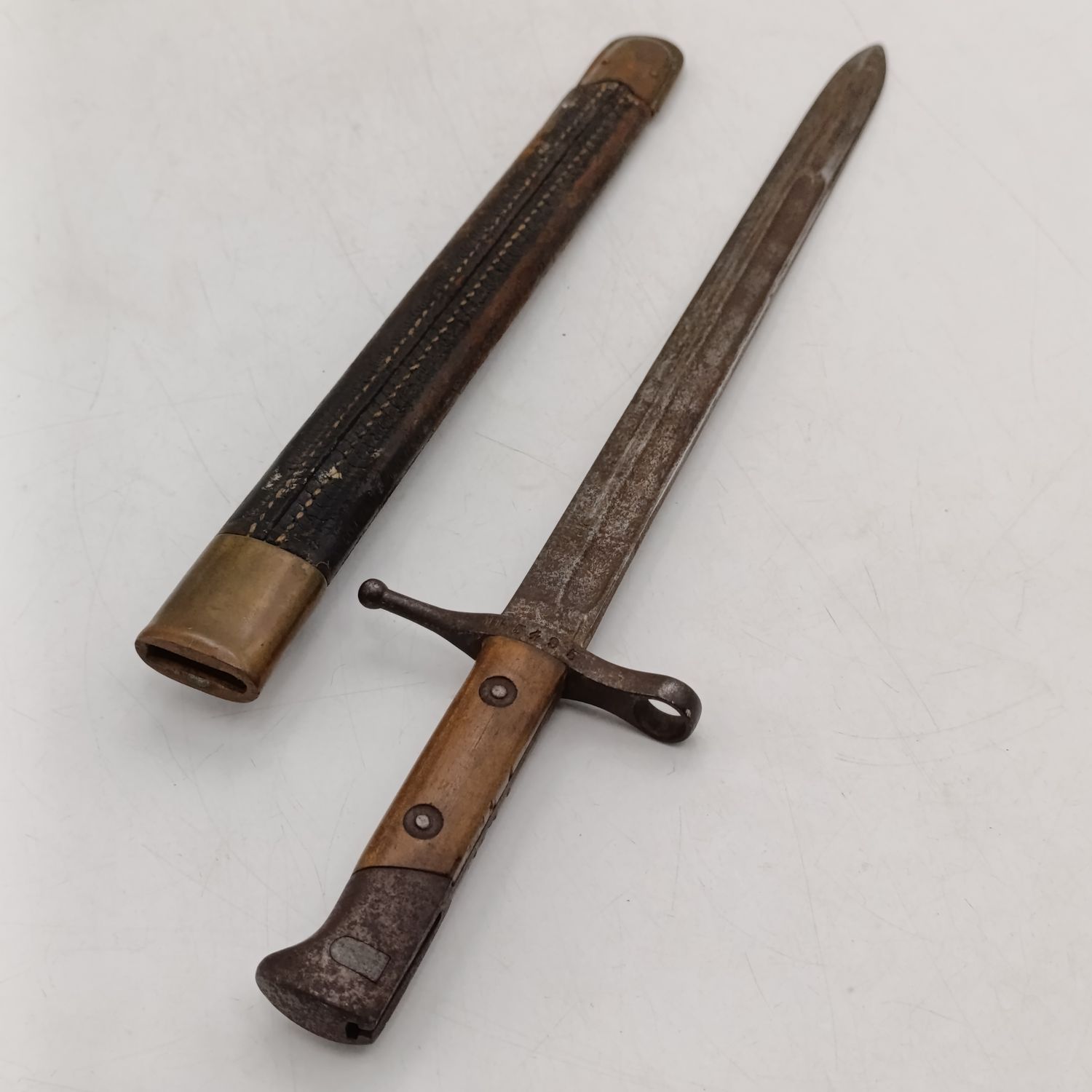 Italian M1891 Mannlicher Carcano rifle bayonet with sheath - Sheath brass is loose