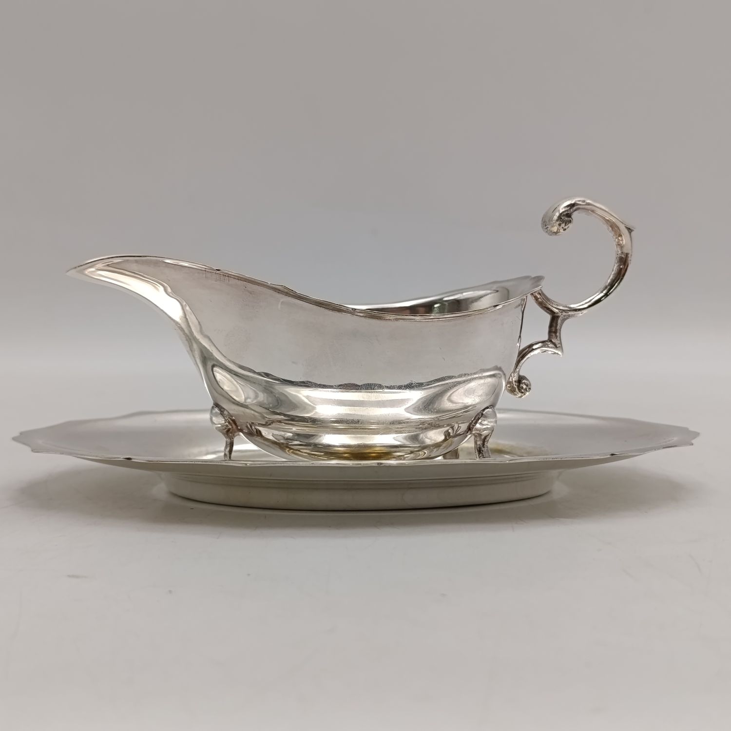 Vintage Viners EPNS silverplated gravy boat and saucer