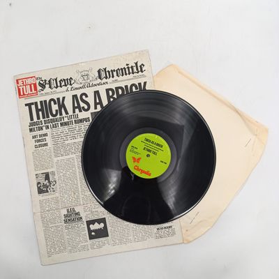Thick as a Brick by Jethro Tull LP vinyl record - Chrysalis 1972 - CHR1003
