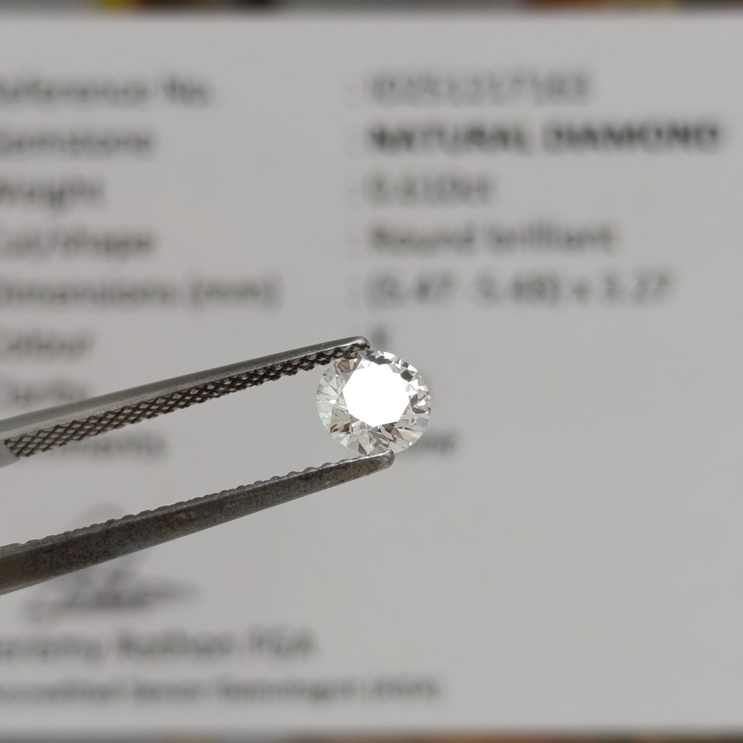 Round Brilliant Natural diamond of 0.610ct - colour K, SI1 with GEMLAB certificate