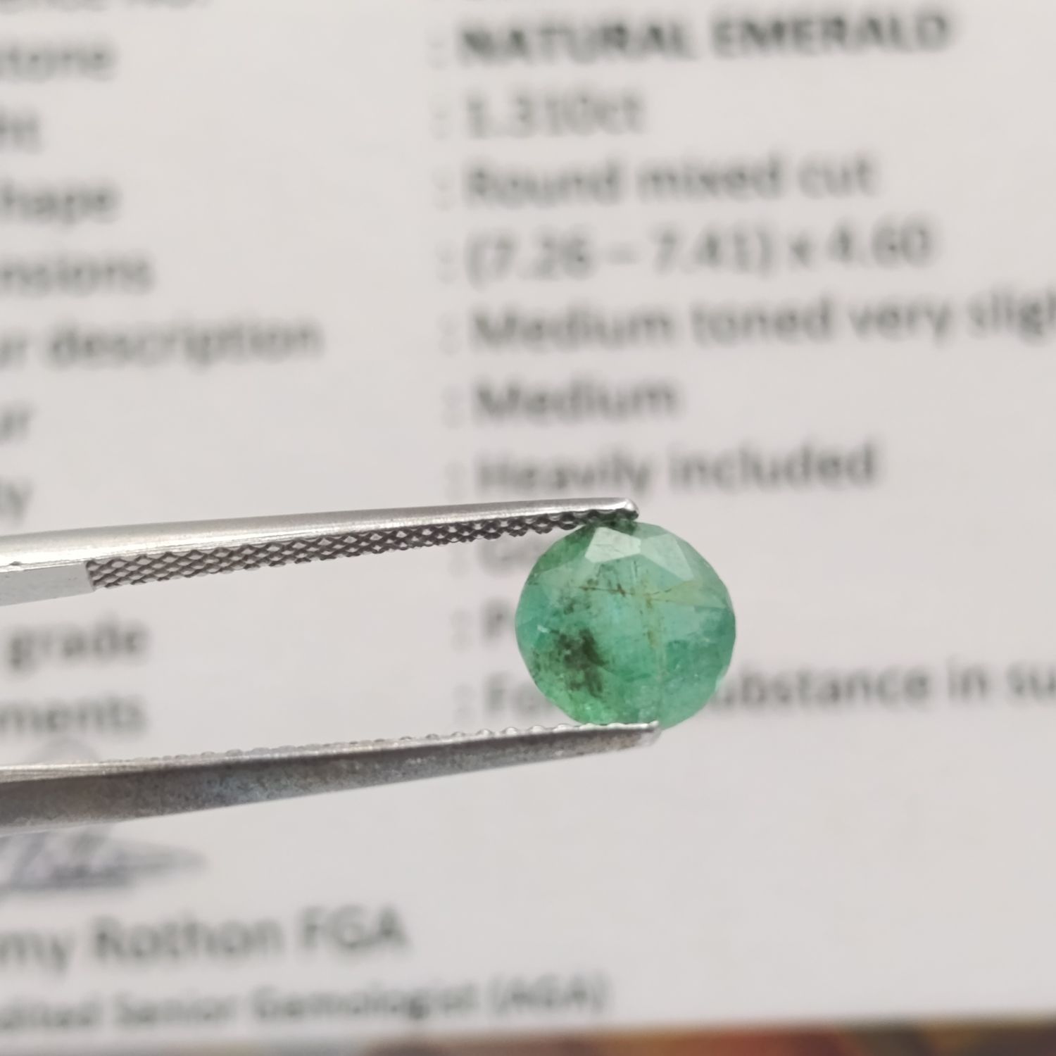 Round Mixed Natural Emerald of 1.310ct with GEMLAB Certificate
