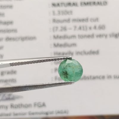Round Mixed Natural Emerald of 1.310ct with GEMLAB Certificate