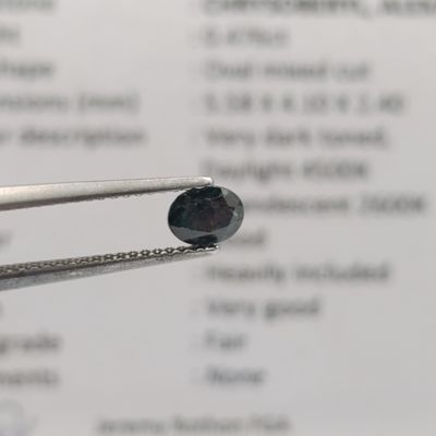 Oval mixed Chrysoberyl Alexandrite of 0.476ct with GEMLAB certificate