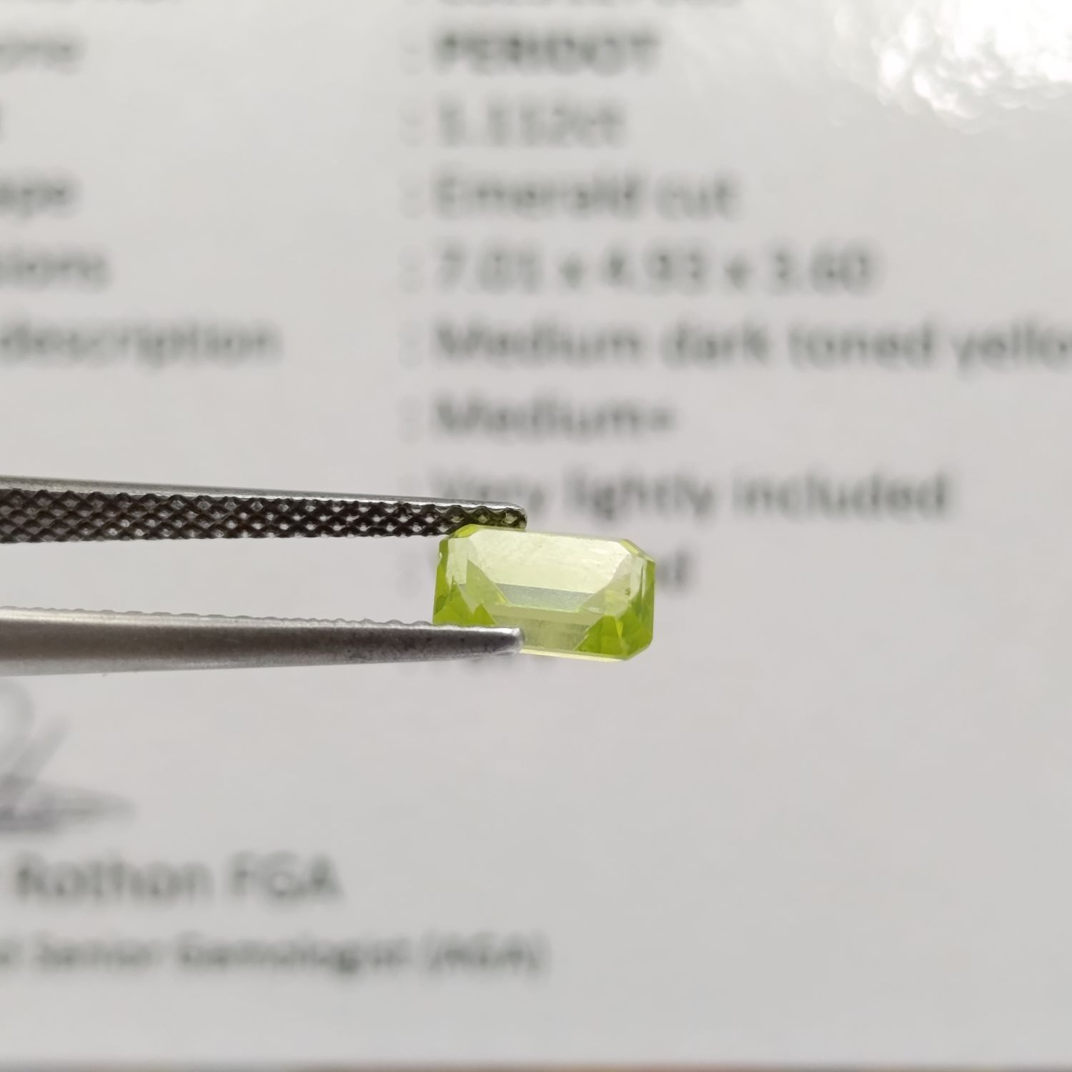 Emerald cut Peridot of 1.112ct with GEMLAB certificate