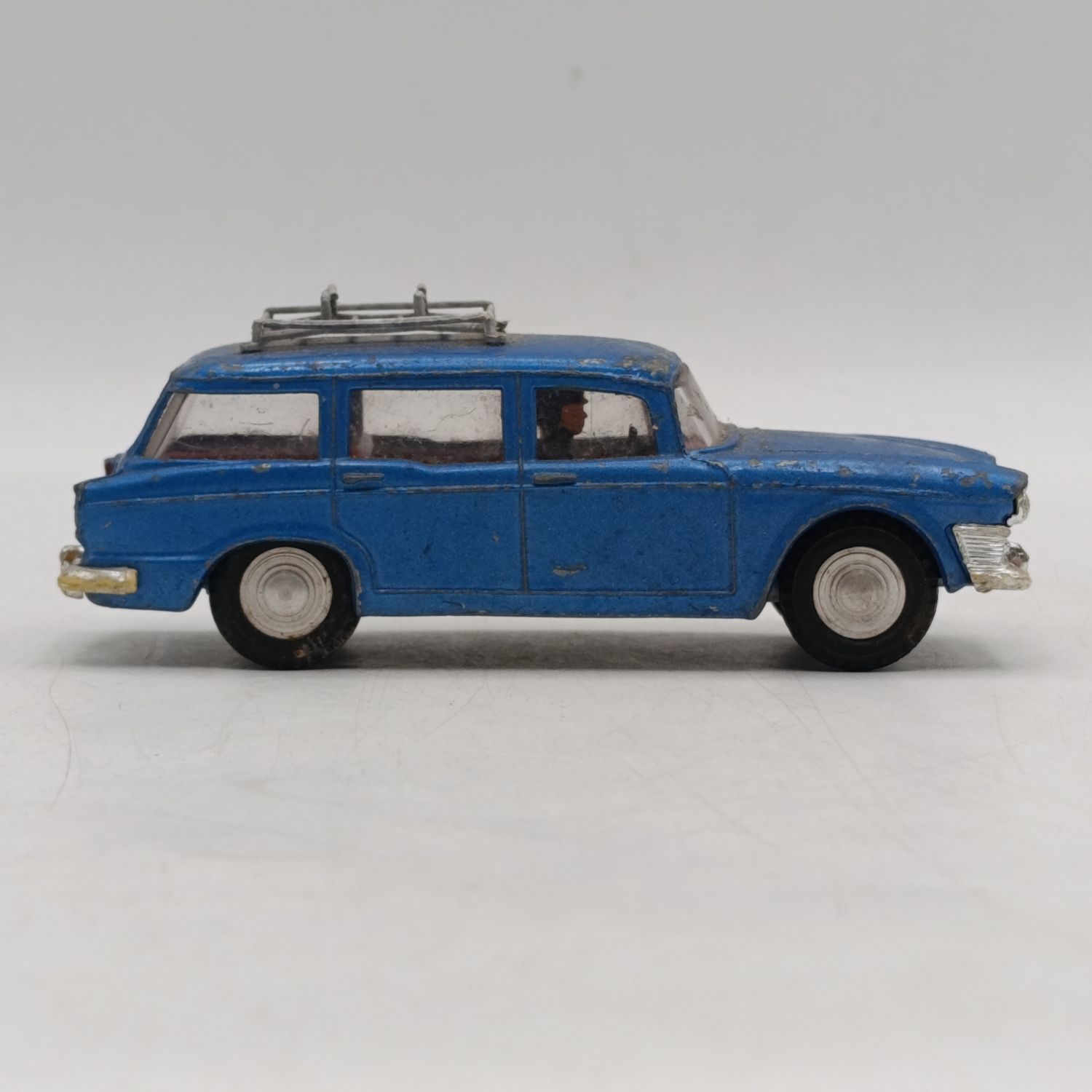 Tri-Ang Spot-on Super Snipe Estate car die-cast model
