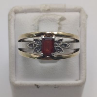 Sterling silver Garnet ring with gold top bands - weighs 43.2g - size O