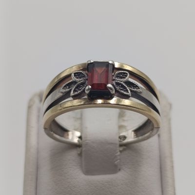 Sterling silver Garnet ring with gold top bands - weighs 43.2g - size o