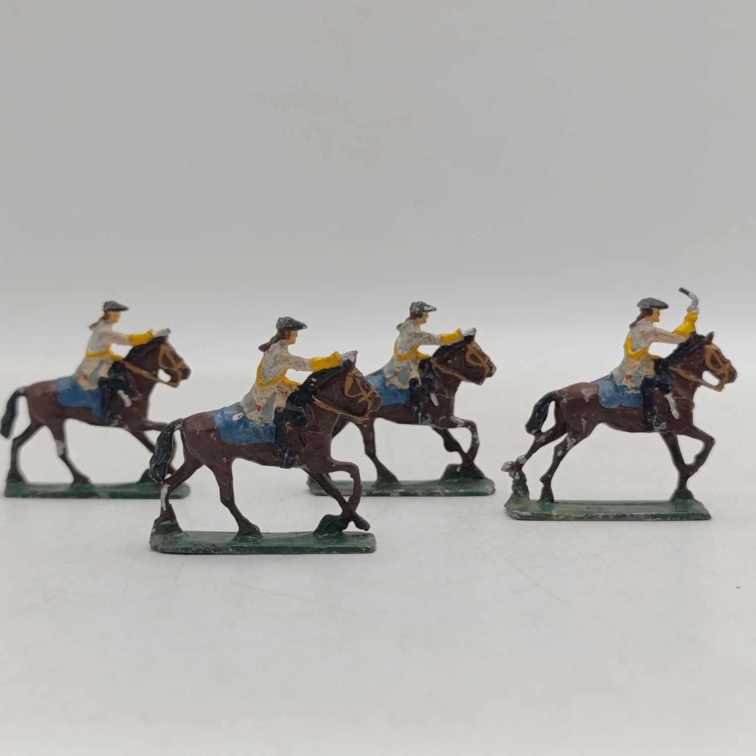 Lot of 4 vintage Cavalry lead soldiers