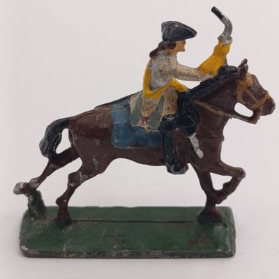 Lot of 4 vintage Cavalry lead soldiers