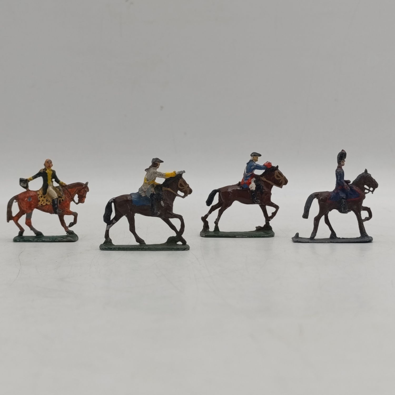 Lot of 4 vintage cavalry lead soldiers
